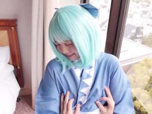恥じらう姿がかわいい清楚系コスプレイヤーと思いきやチンポや金玉をべろべろしゃぶりつくす淫乱痴女だったので遠慮なく膣内射精！