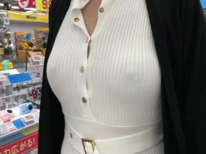 【ノーブラ散歩】白ワンピにくっきり映える乳首ぼっちで露出プレイ