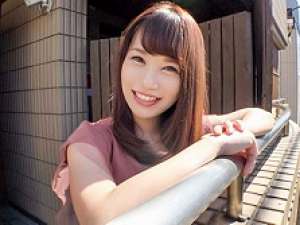 恥ずかしがっていた現役介護士がカメラの前で潮吹きながら大声を出し痴態を魅せる