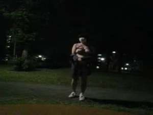 人気のない夜中の公園で全裸緊縛露出