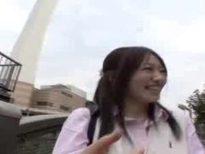 街中のJK制服女子をナンパして駐車場に連れ込みパンツを思う存分逆さ撮りしてやった