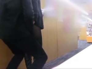 図書館の片隅でひっそりフェラチオ！トイレに行ってガンガンセックス！