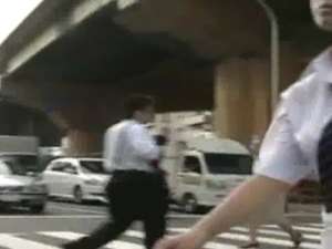 スカートが短すぎるJK制服女子！そんなにパンツ見せたきゃパンチラ撮影してやんよ！ローアングルで撮影！