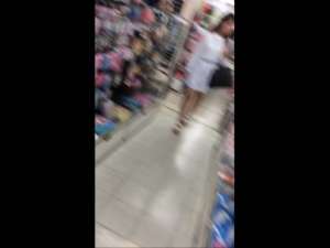 100円ショップで短いスカートからパンツ見せまくる清楚系痴女がいたのでパンチラ撮影したった！