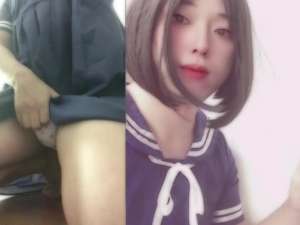 ディルドフェラチオしながら手コキオナニーで射精！精液垂れ流すJK制服女装子男の娘